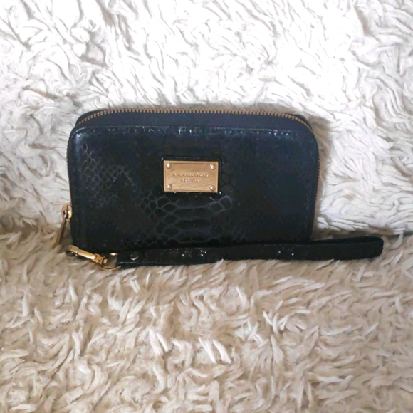 Michael Kors Wristlet - Picture 1 of 3